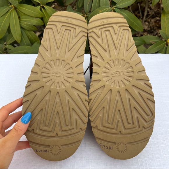 Men’s UGG Neumel Cow Print Slippers Chukka Boots - Picture 5 of 12